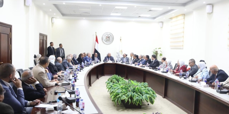 عاشور: ضم المعاهد المتميزة فى التحالفات الإقليمية ضمن المبادرة الرئاسية “تحالف وتنمية