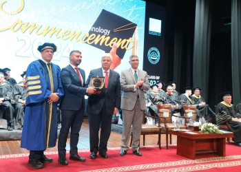 وزير التعليم العالي ومحافظ الجيزة يشهدان حفل تخرج طلاب جامعة العلوم والتكنولوجيا بمدينة زويل