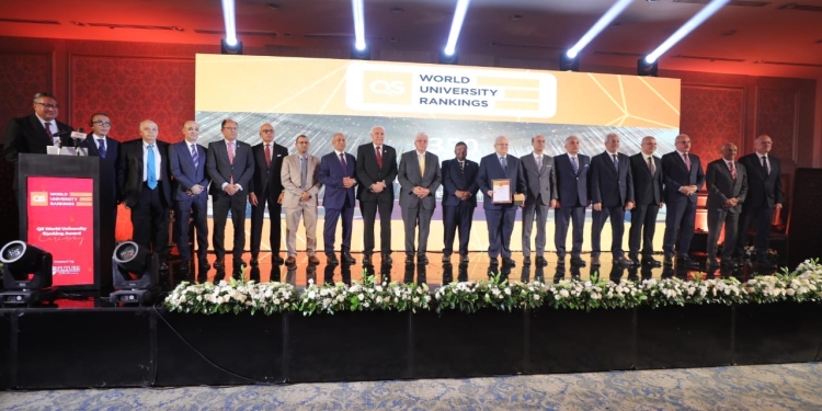 وزير التعليم العالي يعقد اجتماعًا مع رؤساء الجامعات المُدرجة بتصنيف QS العالمي