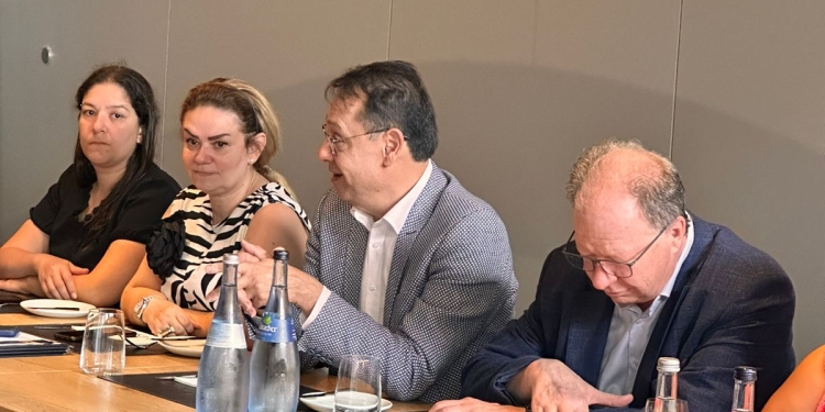 أشرف منصور: جامعتي شتوتجارت وأولم من أهم الجامعات الشريكة للجامعة الألمانية بالقاهرة