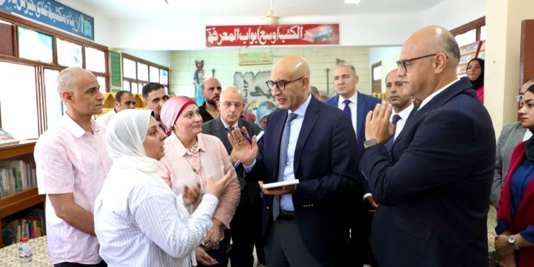 عبد اللطيف: دراسة كافة المقترحات لتطبيق الآليات المناسبة لتحسين العملية التعليمية