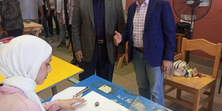 نائب رئيس جامعة بنها يتفقد اختبارات القدرات بكلية الفنون التطبيقية