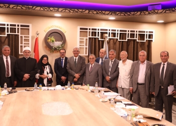 رئيس جامعة الأزهر يشيد بجهود مركز الحاسب الآلي في تنظيم الاختبارات الشفهية ويصدق على إنشاء مجلة علمية للمركز