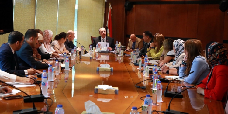 رئيس هيئة المعارض يجتمع مع المجالس التصديرية لرسم خريطة المعارض الخارجية تحت شعار “ صنع في مصر “
