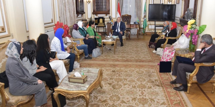 الخشت يلتقي فريق الدراسات المستقبلية بكلية الإعلام فى إطار سعى الجامعة لنشر منهجية التفكير المستقبلي