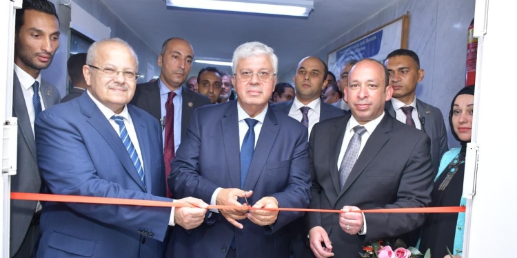 عاشور والخشت يفتتحان المؤتمر العلمي لطب القاهرة حول العلاقات المتبادلة بين البحوث والرعاية الصحية والاقتصاد