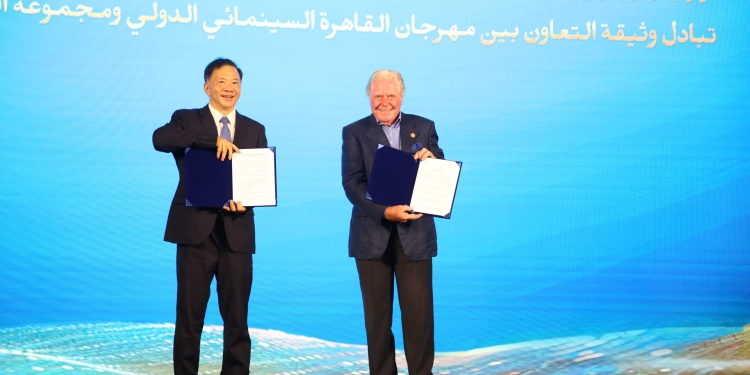 رئيس مجموعة الصين للإعلام يوقع بروتوكول تعاون مع مهرجان القاهرة السينمائي