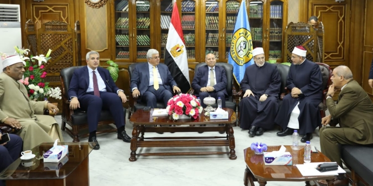 وكيل الأزهر الشريف ورئيس الجامعة يستقبلان وزير التعليم العالي