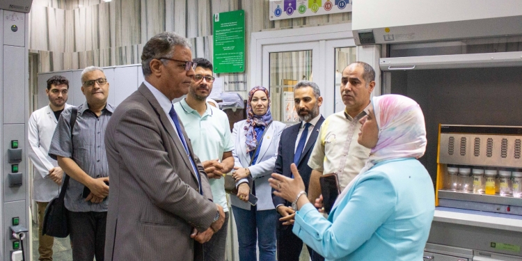 رئيس الهيئة القومية للاستشعار من البعد يزور المعمل المركزي بمركز البحوث الزراعية