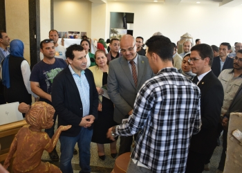 محافظ القليوبية ورئيس جامعة بنها يفتتحان معرض مشروعات التخرج الأول للطلاب