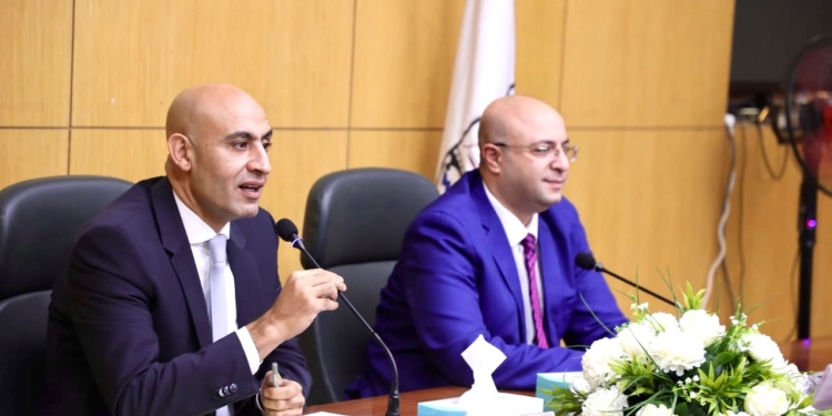 عبداللطيف: لن نطرح حلول تثقل كاهل المعلمين وآليات تنفيذها بالتعاون مع الجميع