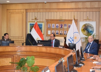 رئيس جامعة حلوان يؤكد أهمية تطوير البرامج البحثية والتعليمية