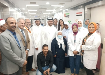 نائب حاكم إمارة الشارقة يتابع فاعليات مبادرة علاج مرضي العيون بمستشفي أسوان الجامعي