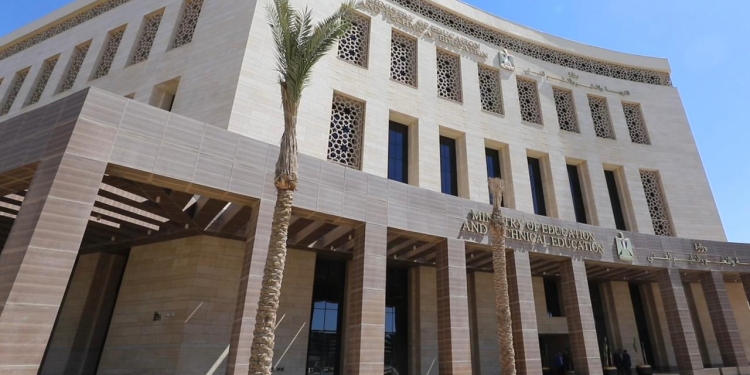 الفئات المسموح لها بمتابعة أعمال لجان سير امتحانات الدبلومات الفنية
