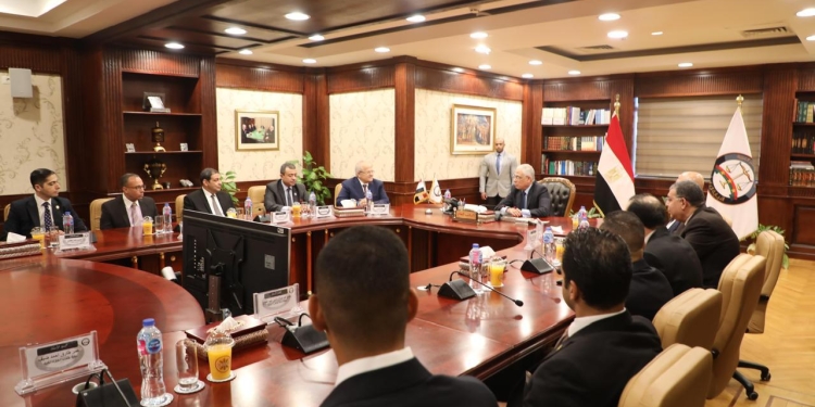 النائب العام يكرم الخشت لإسهاماته الفعالة للنيابة العامة وأعضائها