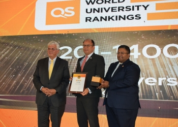 وزير التعليم العالي يكرم رئيس جامعة حلوان لتواجد الجامعة المتميز في تصنيف QS العالمي