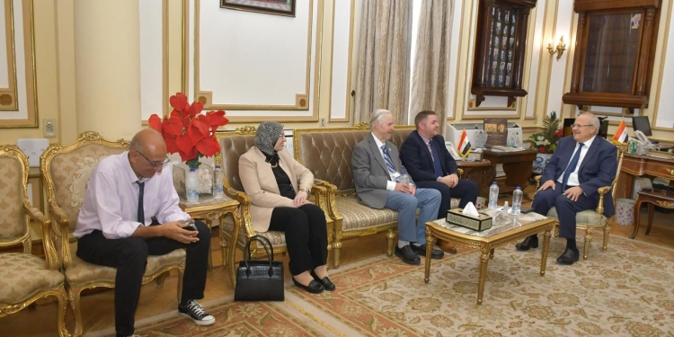 الخشت يستقبل وفد الهيئة البريطانية لاعتماد الكليات الدولية ASIC