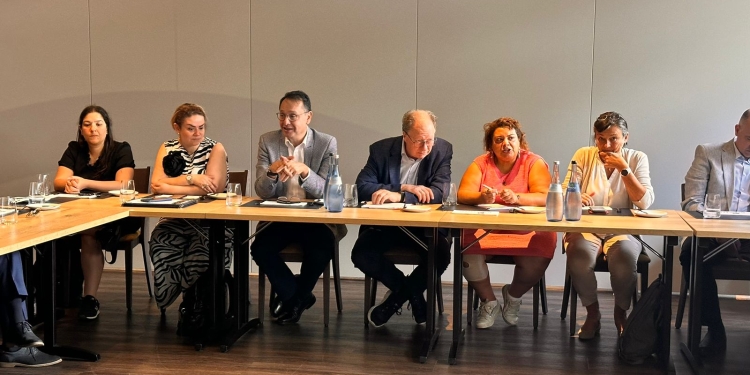 أشرف منصور: جامعتي شتوتجارت وأولم من أهم الجامعات الشريكة للجامعة الألمانية بالقاهرة