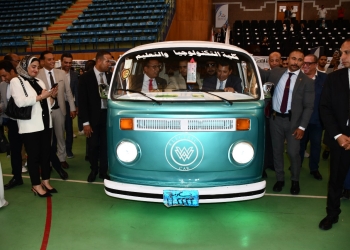 عربية فولكس من بنزين للكهرباء