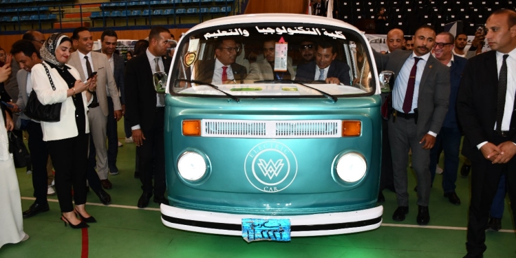 عربية فولكس من بنزين للكهرباء