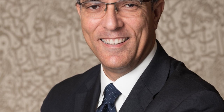 د شريف كامل عميد كلية إدارة الأعمال بالامريكية