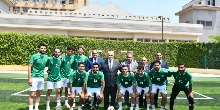 رئيس جامعة القاهرة يفتتح تجديدات ملاعب المدينة