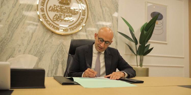 توجيهات عاجلة من التربية والتعليم بشأن المعلمين المحالين للمعاش والحاصلين على مؤهل تربوي