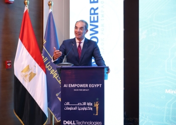 وزير الاتصالات يُكرم طلاب الألمانية بالقاهرة الفائزين بالمركز الأول و الثاني في هاكثون الذكاء الاصطناعي