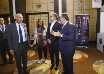 مرشح مصر لرئاسة اليونسكو يتفقد أجنحة معرض التعليم العالي إيديوجيت.. ويؤكد: منصة مهمة لتسويق برامج الجامعات