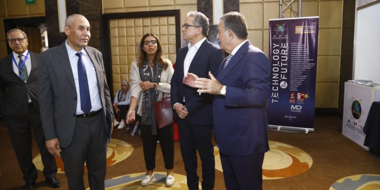 مرشح مصر لرئاسة اليونسكو يتفقد أجنحة معرض التعليم العالي إيديوجيت.. ويؤكد: منصة مهمة لتسويق برامج الجامعات