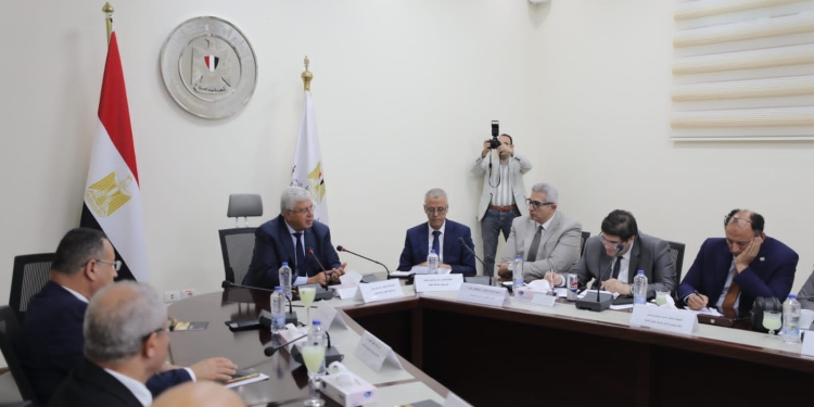 التعليم العالي تناقش اللائحة الداخلية لتنظيم الجامعات الأهلية المنبثقة عن حكومية