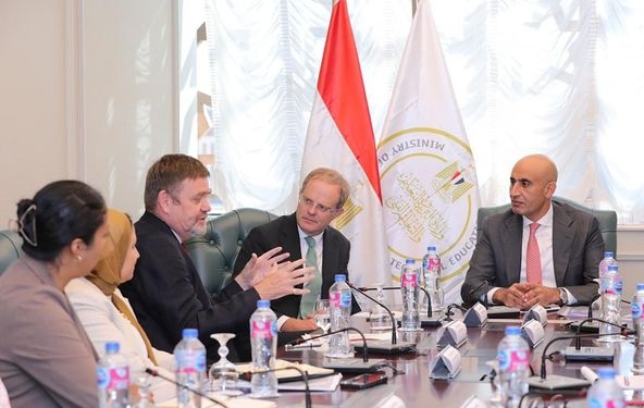 عبد اللطيف: وضع الاستراتيجيات لتسليح الطلاب بمهارات البرمجة والذكاء الاصطناعي