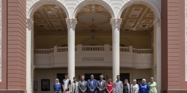 أوائل الثانوية العامة يتفقدون الجامعة البريطانية للتعرف على الكليات والمنح المجانية والمزايا الأكاديمية