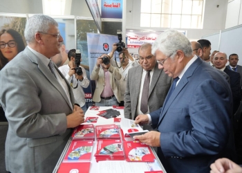 وزير التعليم العالي يتفقد جناح الجامعة اليابانية بمعرض أخبار اليوم التعليمي
