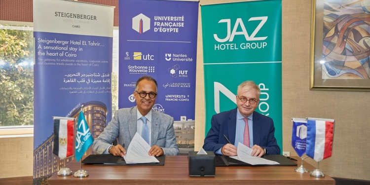الجامعة الفرنسية في مصر ومجموعة فنادق جاز توقعان بروتوكول تعاون استراتيجي