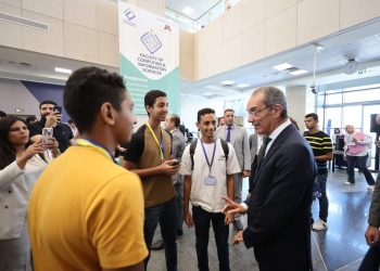 وزير الاتصالات لأوائل الثانوية العامة: «مصر للمعلوماتية» تؤهل للمنافسة بسوق العمل العالمى