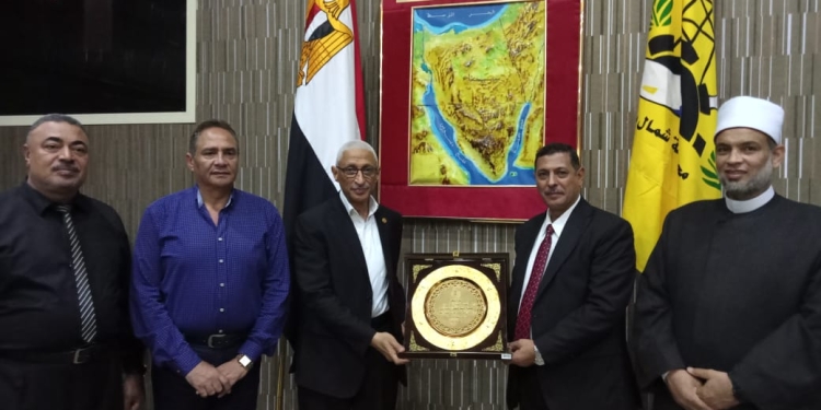 محافظ شمال سيناء يشيد بجهود الأزهر الشريف ويخصص قطعة أرض لإنشاء فرع للجامعة خدمة لأبناء المحافظة