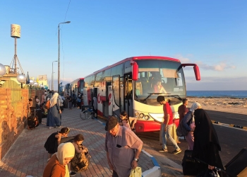 انطلاق رحلات منتسبي جامعة القاهرة إلى مصيف مرسى مطروح
