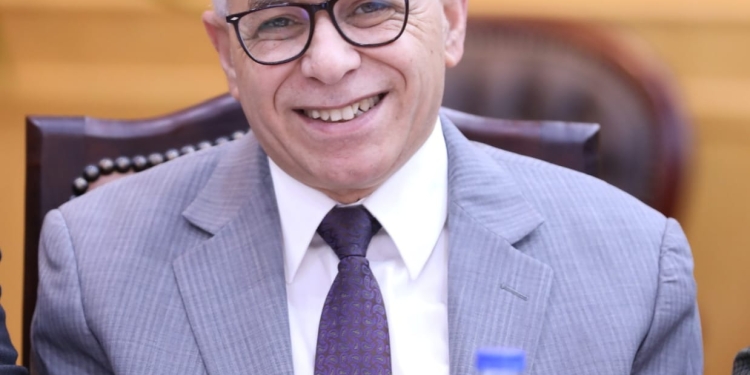 رئيس جامعة الأزهر يهنئ الدكتور طارق سلمان بتكليفه مساعدًا للأمين العام لبيت الزكاة والصدقات للإمداد الطبي