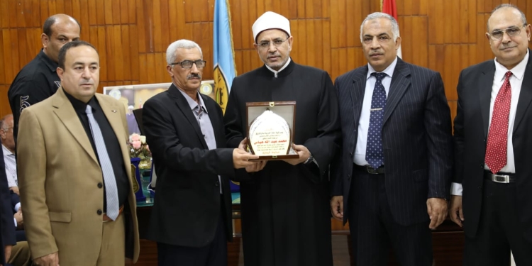 رئيس جامعة الأزهر يتفقد أعمال التطوير والتجديد بكلية اللغة العربية بالزقازيق