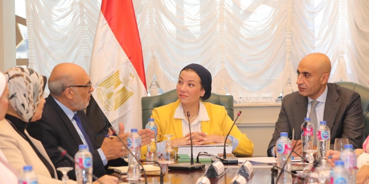 وزيرا التعليم والبيئة يبحثا دمج طلاب المدارس بالعمل البيئي