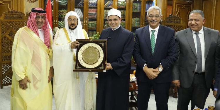 رئيس جامعة الأزهر يستقبل وزير الشئون الإسلامية والدعوة والإرشاد بالمملكة العربية السعودية لبحث سبل التعاون المشترك