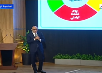 عبداللطيف: تعديل الأسبوع الدراسي واستخدام الفصل المتحرك للقضاء على الكثافة الطلابية