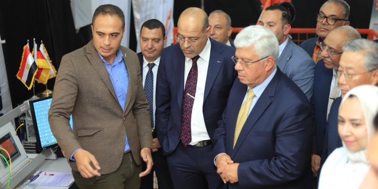 23 ألف طالب يسجلون رغبات القبول بالجامعات التكنولوجية