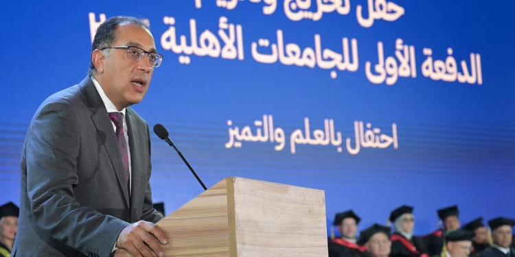 مدبولي في حفل تخريج الدفعة الأولى من طلاب الجامعات الأهلية: أنتم مُستقبل مصر وننسب الفضل كله للرئيس