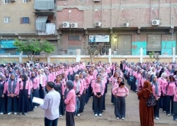 يحمل درجة الدكتوراة.. ضبط مدير مدرسة بالفيوم في وضع مخل مع عاملة بالمدرسة