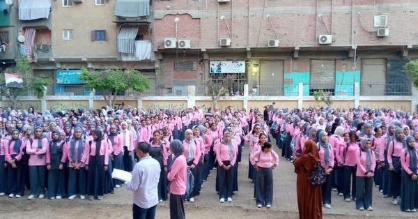 يحمل درجة الدكتوراة.. ضبط مدير مدرسة بالفيوم في وضع مخل مع عاملة بالمدرسة