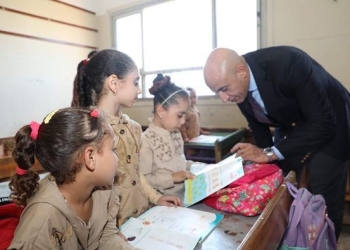 وقف التقييمات الأسبوعية والواجبات المنزلية للطلاب.. توضيح هام من التعليم