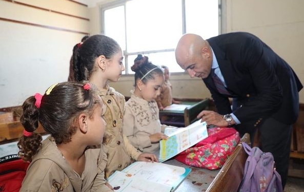 وقف التقييمات الأسبوعية والواجبات المنزلية للطلاب.. توضيح هام من التعليم