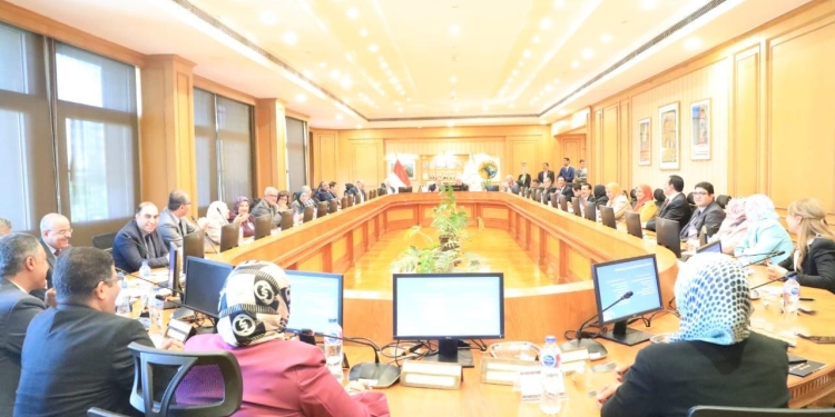 وزير التعليم العالي يجتمع بمجلس جامعة حلوان